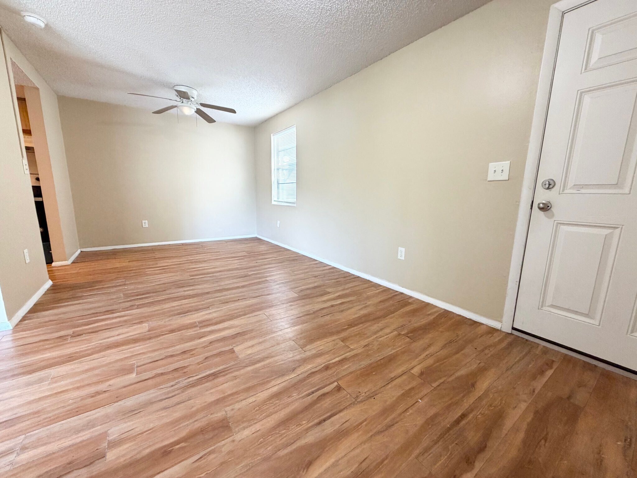 Building Photo - 129 Camphor Cir