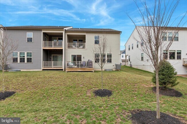 Building Photo - 619 America Dr