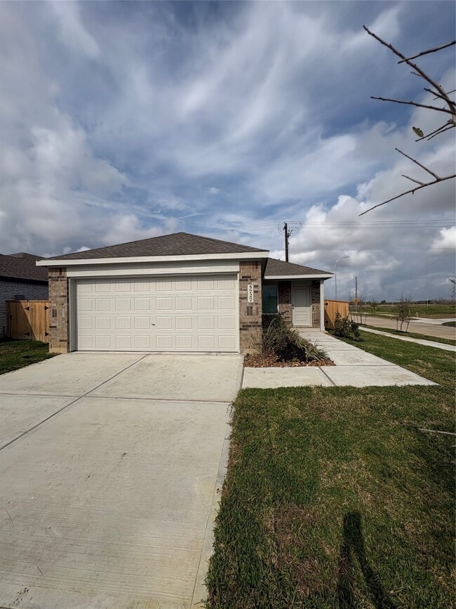 Building Photo - 5727 Little Redwing Dr