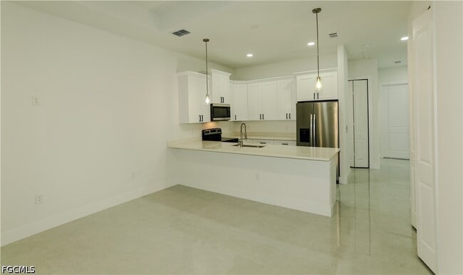 Building Photo - 141 Harold Ave S