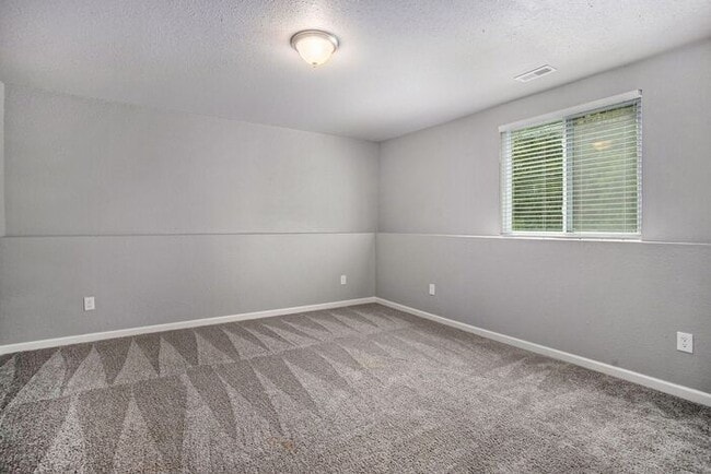 Building Photo - 3149 Alder Dr SW