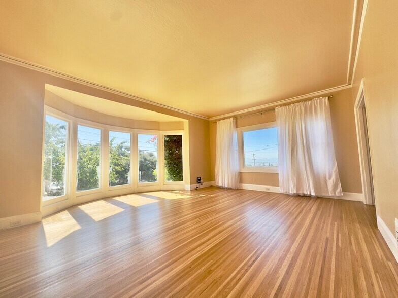 Building Photo - 2615 Maxwell Ave