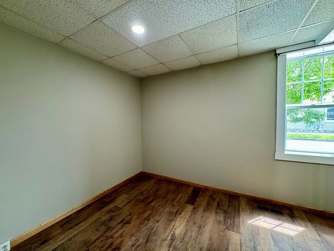 Building Photo - Recently remodeled 3-bedroom, 1.5 bath in the brewery district area