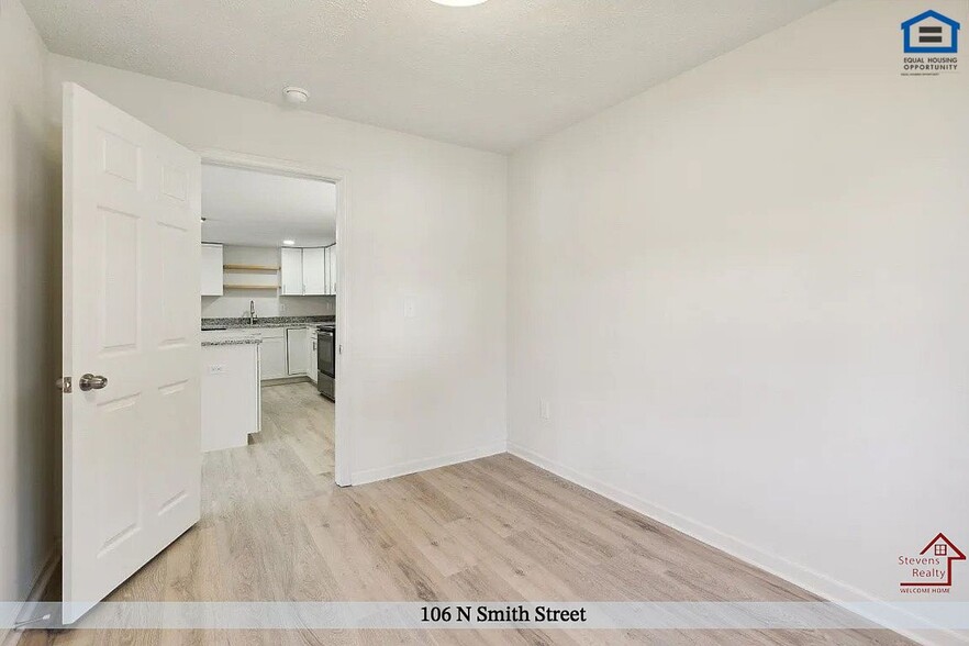 Building Photo - 106 N Smith St