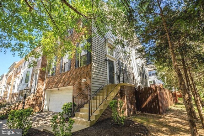 Building Photo - 8646 Royal Worcester Ln