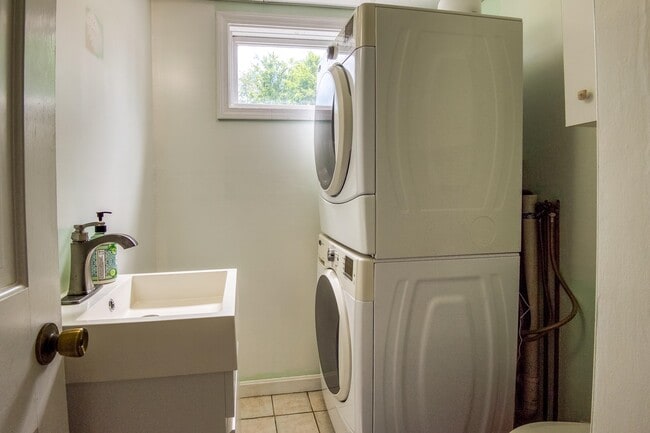 Building Photo - 770 Dalton Rd