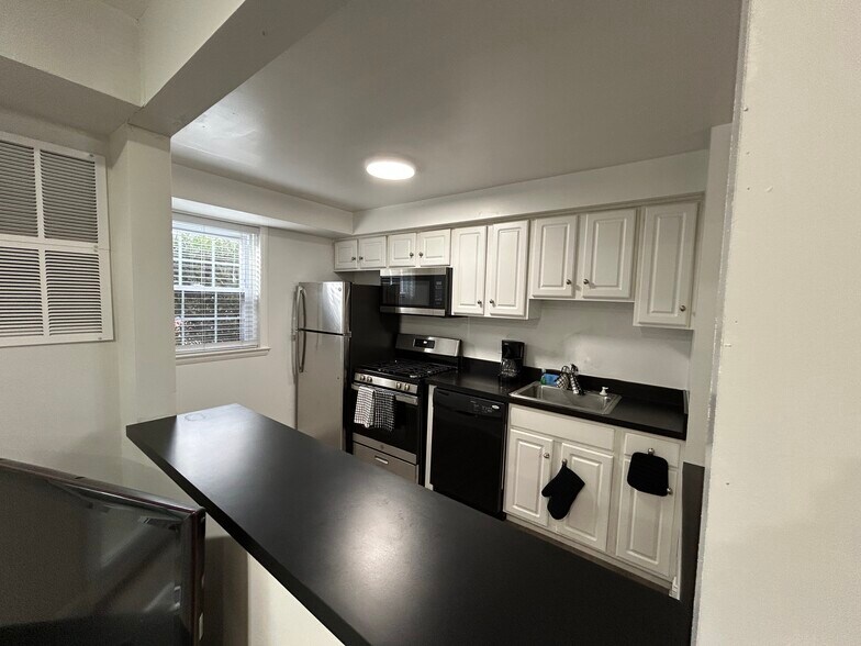 Building Photo - 339 Homeland Southway