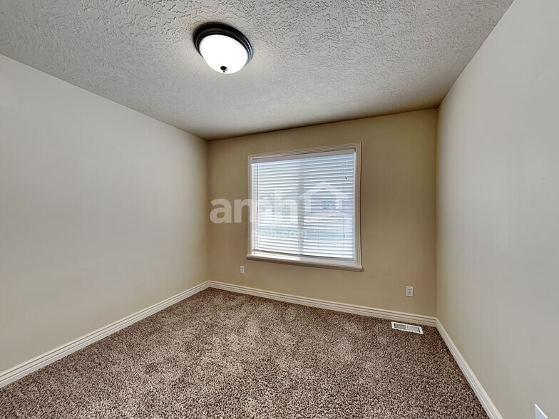 Building Photo - 1245 E 640 S