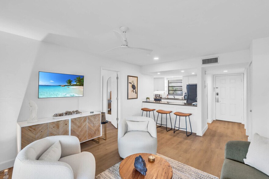 Building Photo - 600 Neapolitan Way