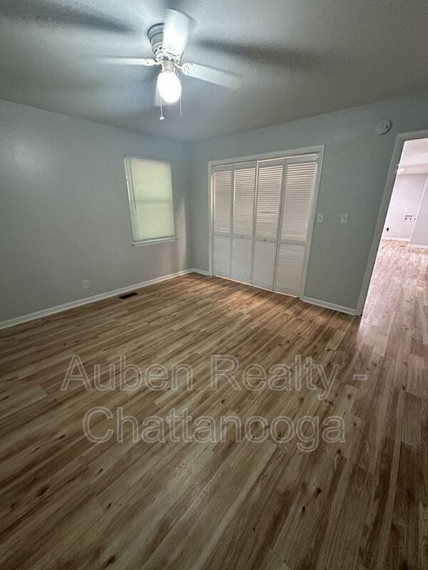 Building Photo - 229 N Cliff Ln