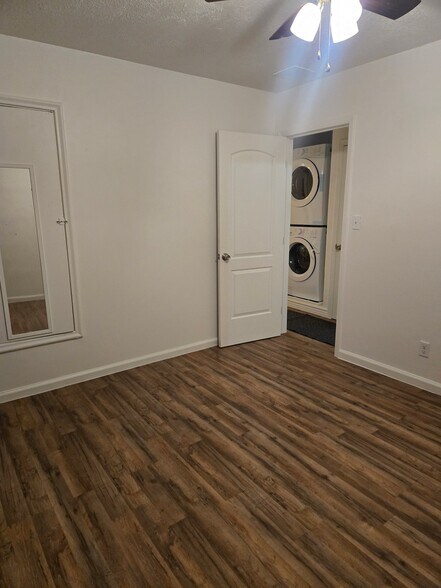 Building Photo - 547 1st St