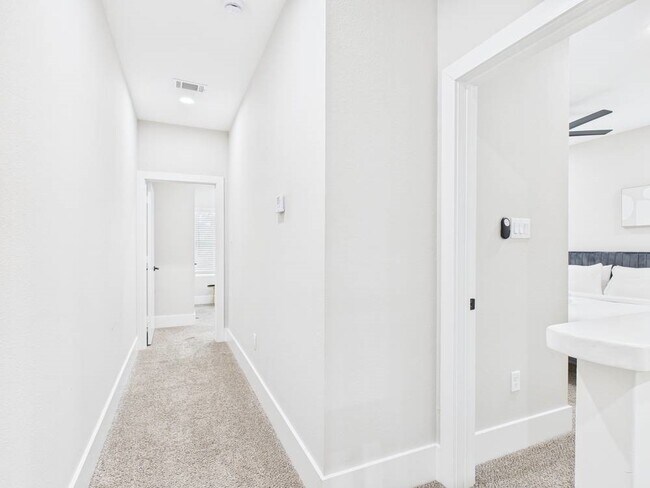 Building Photo - 6310 Norland St