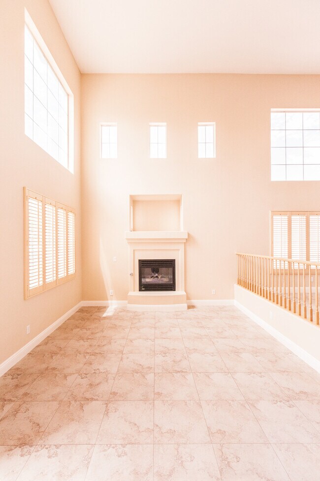 Building Photo - Beautiful 2 Story 4 Bedroom home