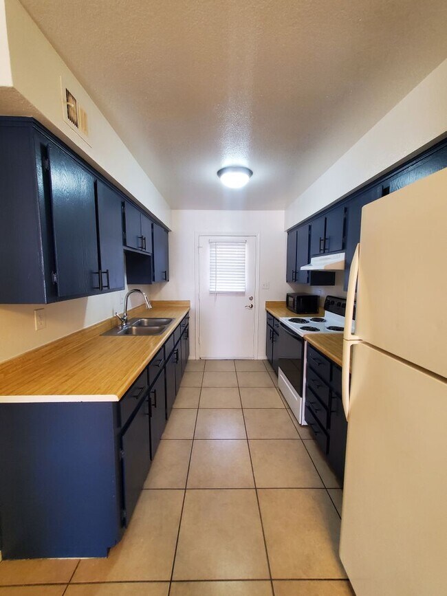 Building Photo - 4533 E Contessa St