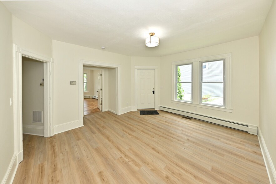 Building Photo - 32 Brainard Pl