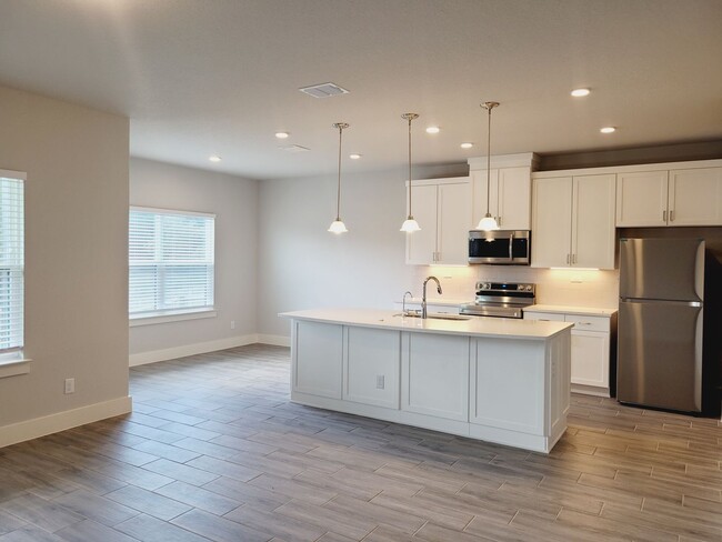 Building Photo - Beautiful SFH Available For Rent! Located ...