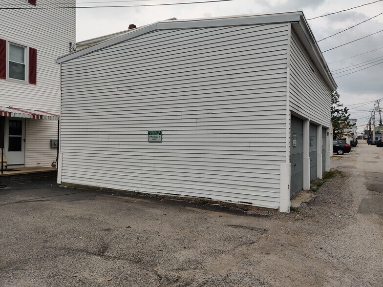 Off-Street Parking - 578 Dubuque St