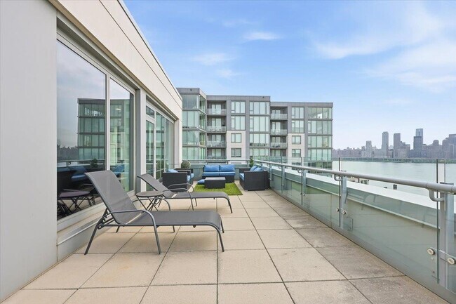 Building Photo - 9 Ave at Port Imperial