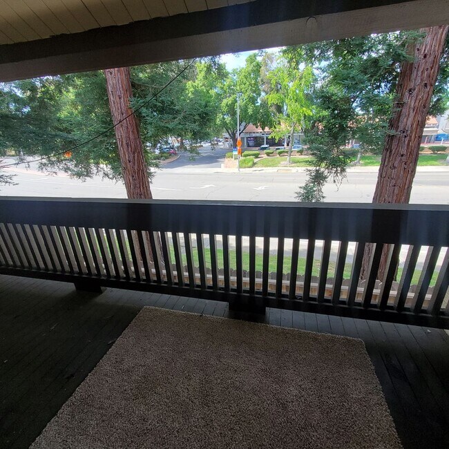 Building Photo - 2 Bedroom Upper Unit In Central Livermore ...