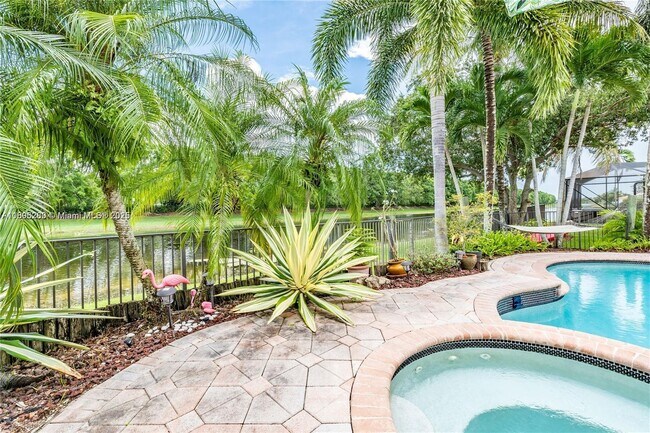 Building Photo - 3815 Oak Ridge Cir