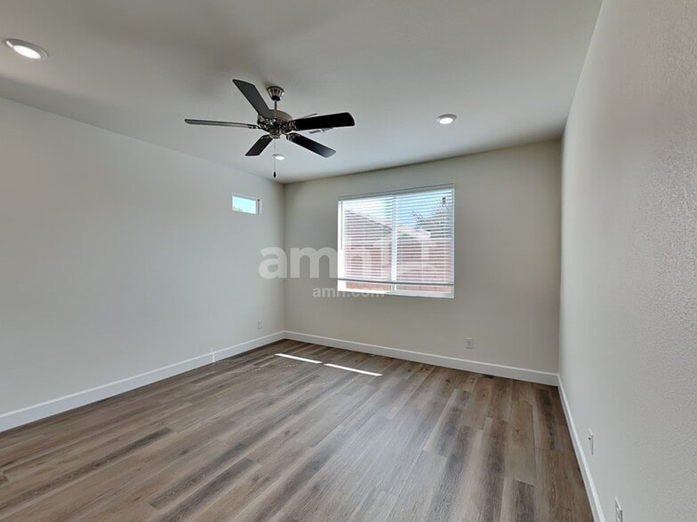 Building Photo - 10390 Bishops Cap St