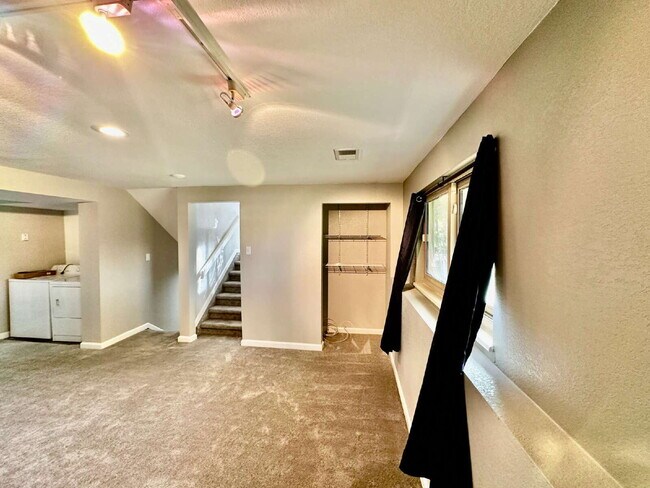 Building Photo - AVAILABLE NOW! Charming 3-Bedroom Retreat ...