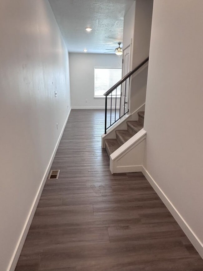 Building Photo - BEAUTIFUL 3-BEDROOM 2.5 BATH TOWNHOME FOR RENT