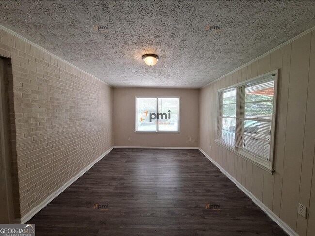 Building Photo - 4384 Westside Dr