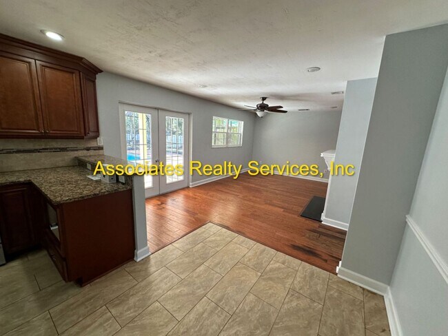 Building Photo - Beautiful Large Home with Screened Pool in Buckingham West!