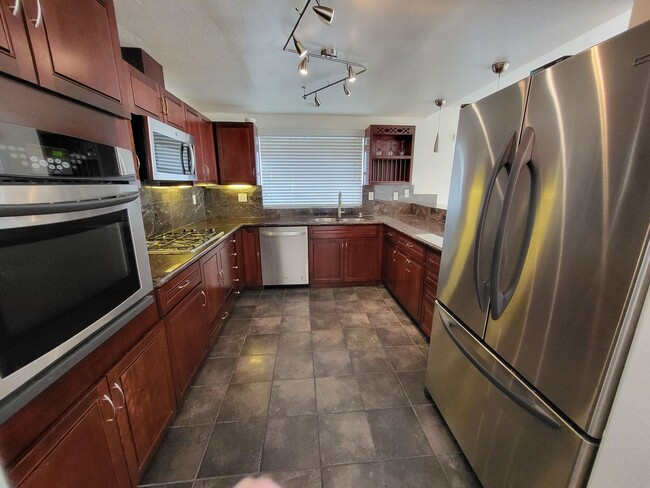 Building Photo - Beautiful Carriage Hills Home!!