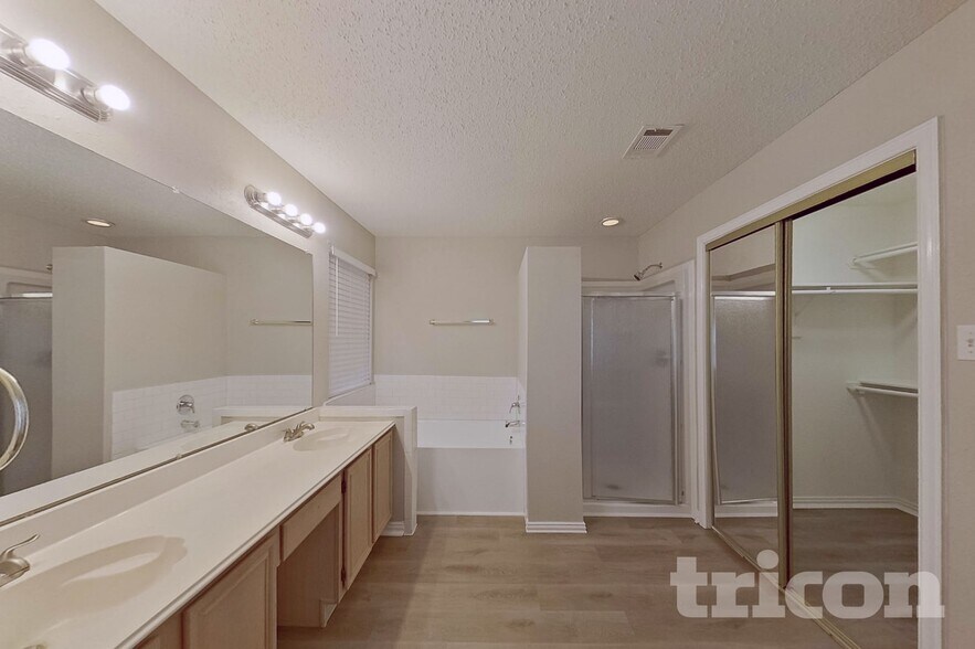 Building Photo - 2320 Shinnery Oak Dr