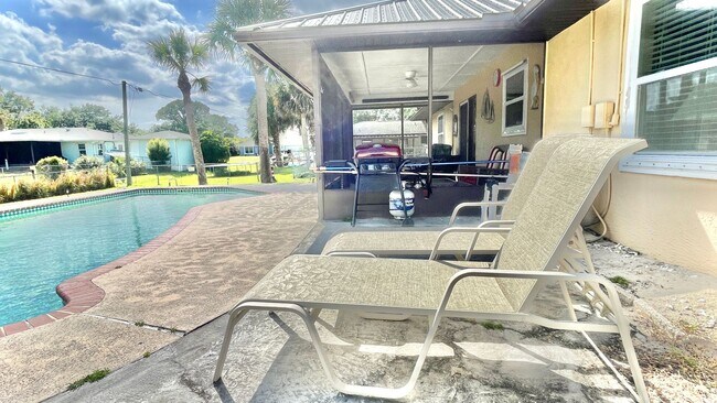 Building Photo - Available monthly Rental SEP 2025 in heart of Sebastian