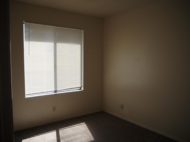 Building Photo - 4256 Sabana Loop SE