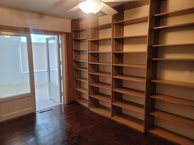 Building Photo - 2232 Thistlewood Dr