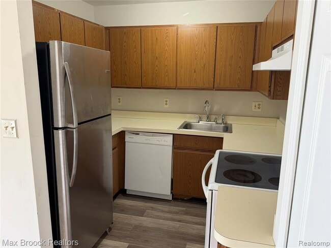 Building Photo - 50431 Bay Run S