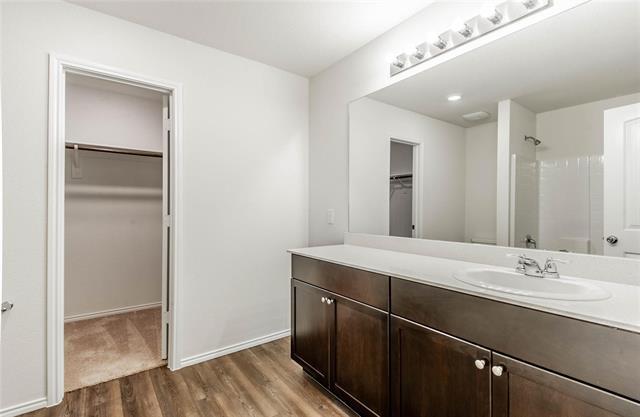Building Photo - 305 Laurenbrooke Dr