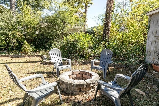 Building Photo - 936 East Lake Dr