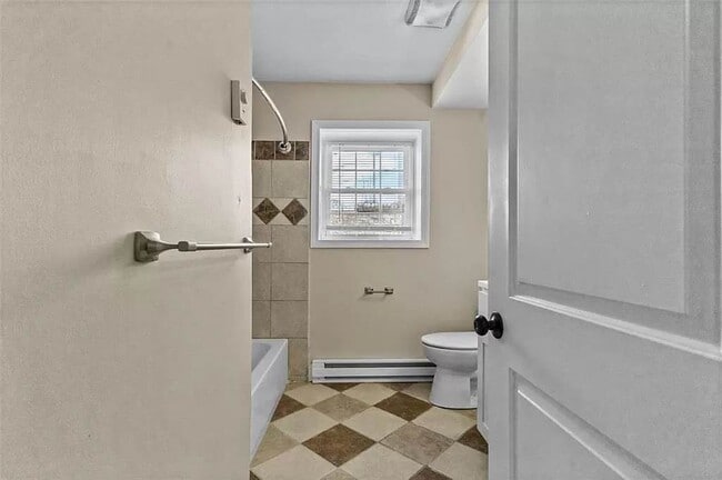 Building Photo - 23 Vaughan St