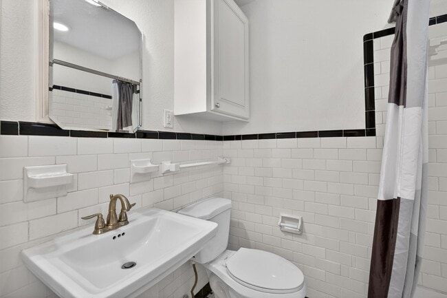 Building Photo - 5611 Fraser Ave