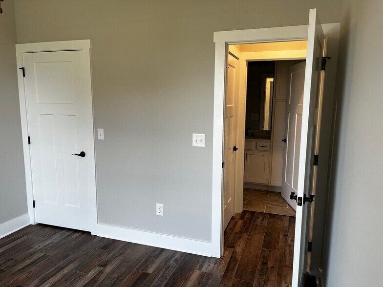 Building Photo - 1417 Lemongrass Dr