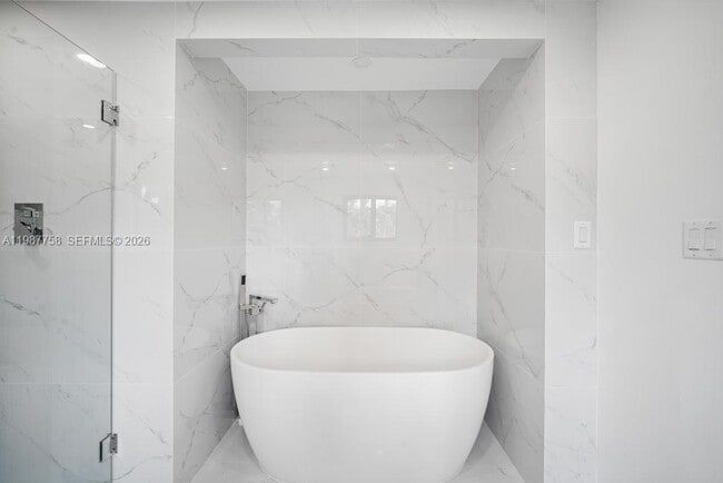 Building Photo - 5661 Pine Tree Dr