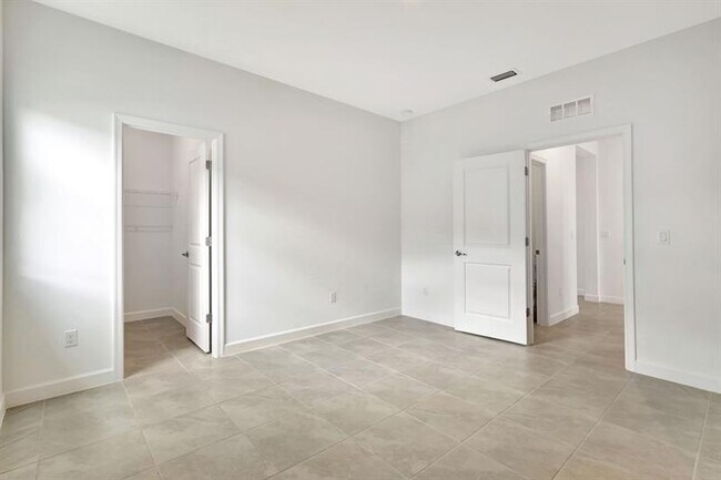 Building Photo - 14183 SW Harker St