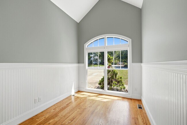 Building Photo - 520 Iverson Way