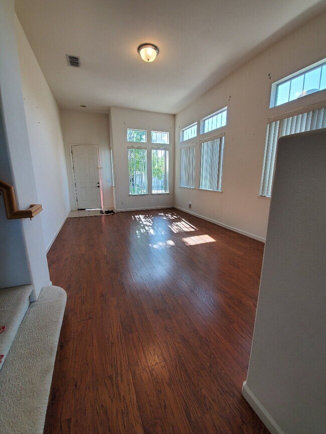 Building Photo - Charming Home For Rent in Folsom