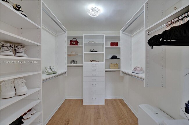 Building Photo - 1247 Seminole Dr