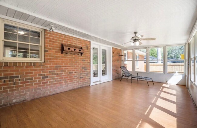 Building Photo - 4149 Woodcrest Rd