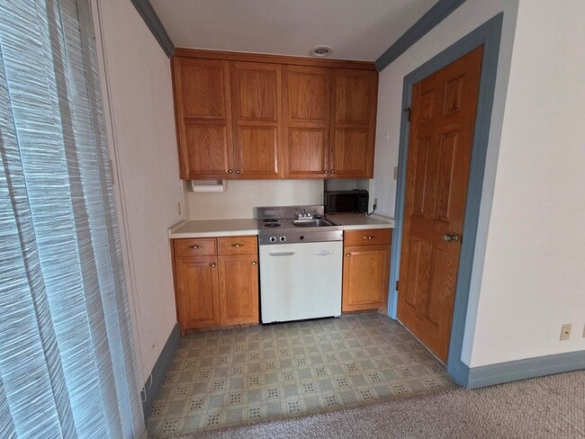 Building Photo - 2212 Rock Creek Dr