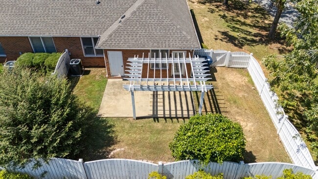 Building Photo - 1623 Wellington St