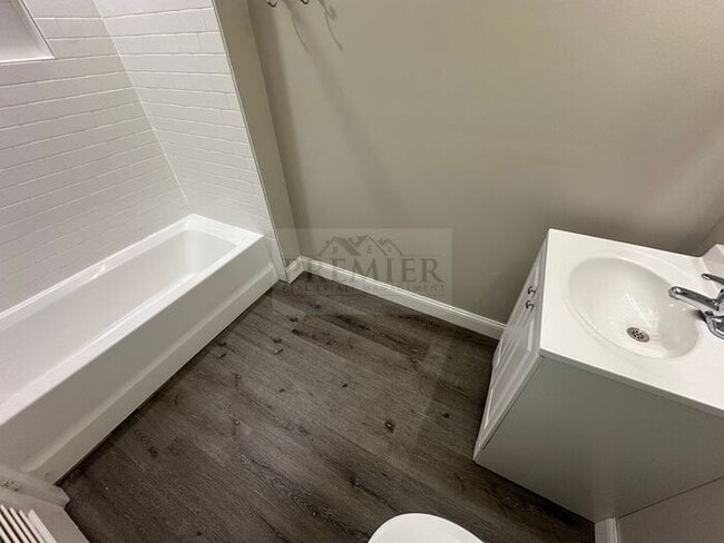 Building Photo - 4534 Mercier St