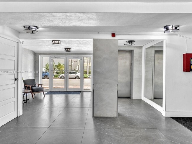 Building Photo - 1030 9th St